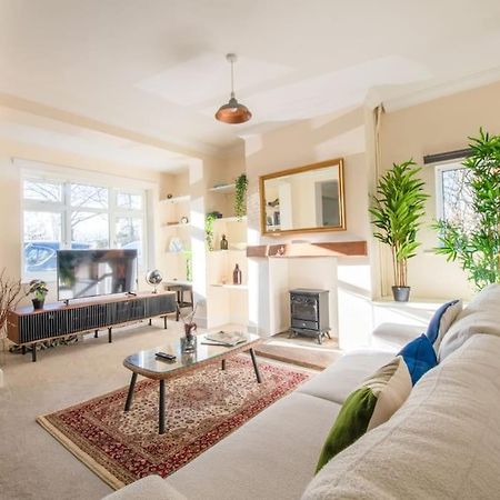 Charming Cottage Getaway In Altrincham Esterno foto