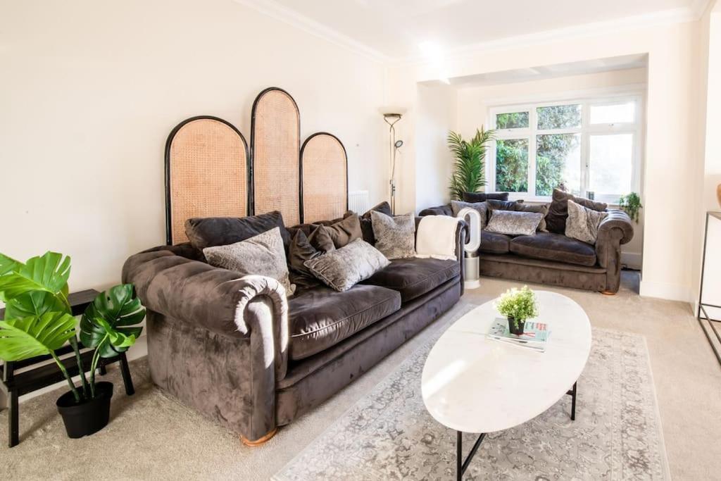 Charming Cottage Getaway In Altrincham Esterno foto