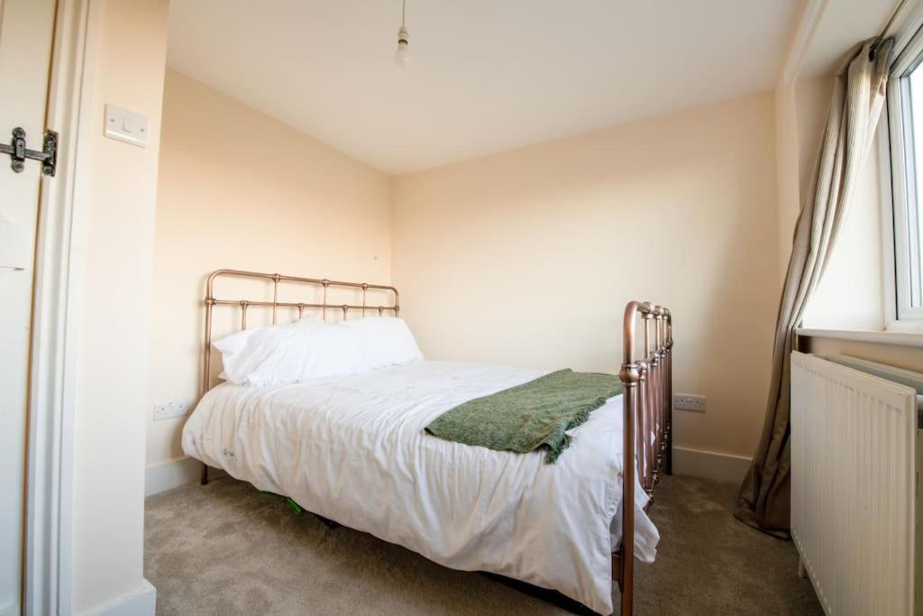 Charming Cottage Getaway In Altrincham Esterno foto