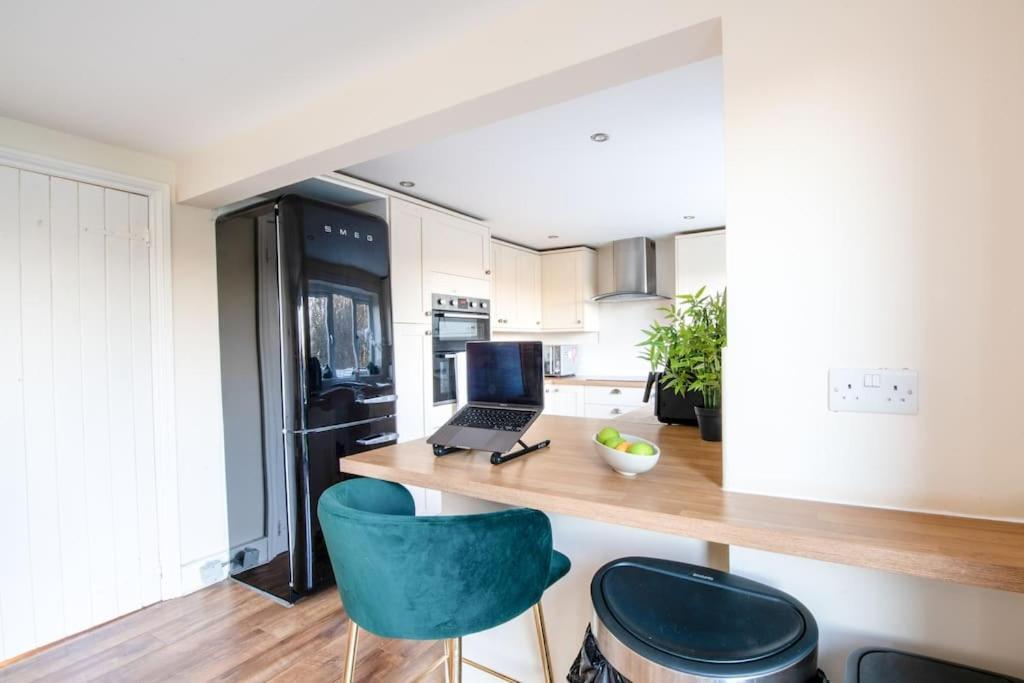 Charming Cottage Getaway In Altrincham Esterno foto