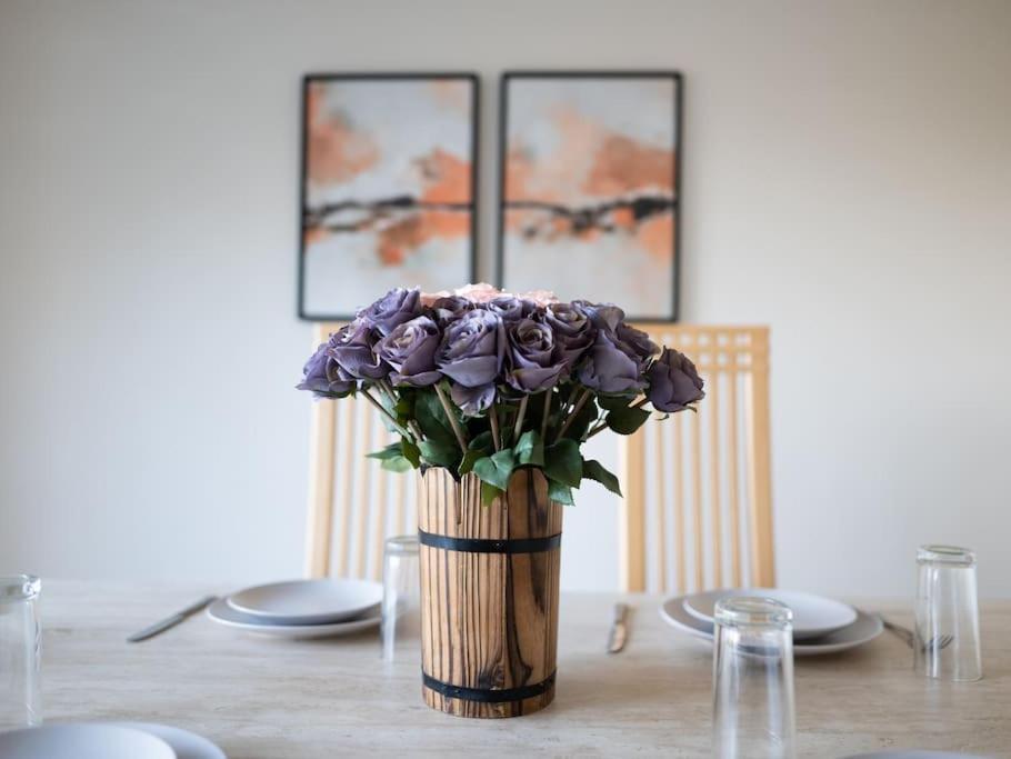 Charming Cottage Getaway In Altrincham Esterno foto